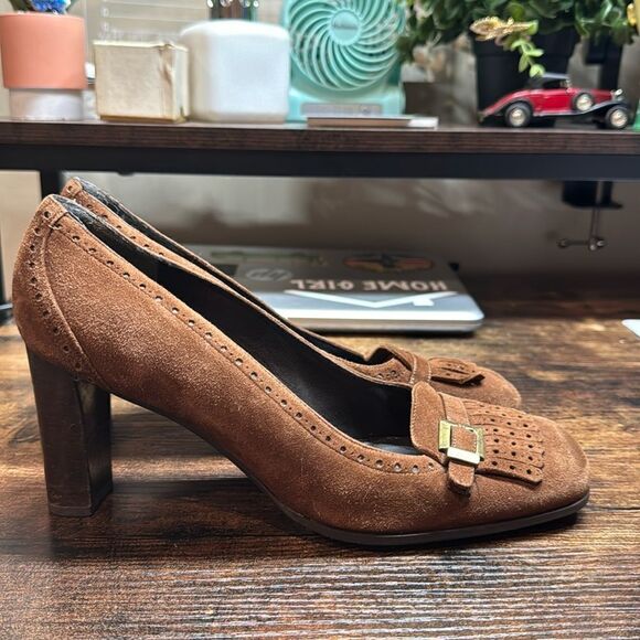 Stuart Weitzman Brown Suede Kiltie Heel size 8 - Picture 1 of 11